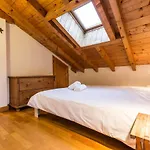 Апартаменты Capucin - A 3 Bedroom Mountain Loft Шамони